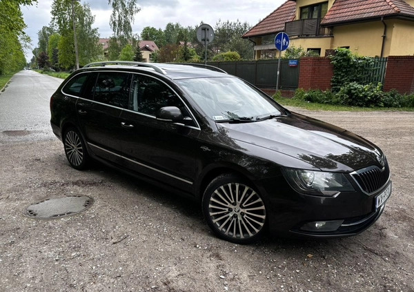 Skoda Superb cena 59000 przebieg: 300000, rok produkcji 2014 z Warszawa małe 277